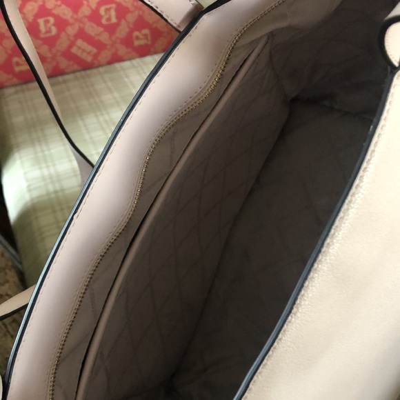 Michael Kors - Picture 3 of 4